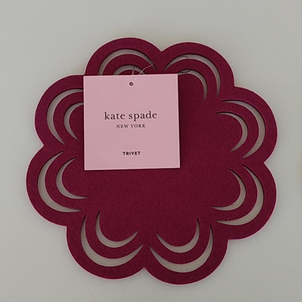 🌸 2 Kate Spade trivets Scalloped Petals